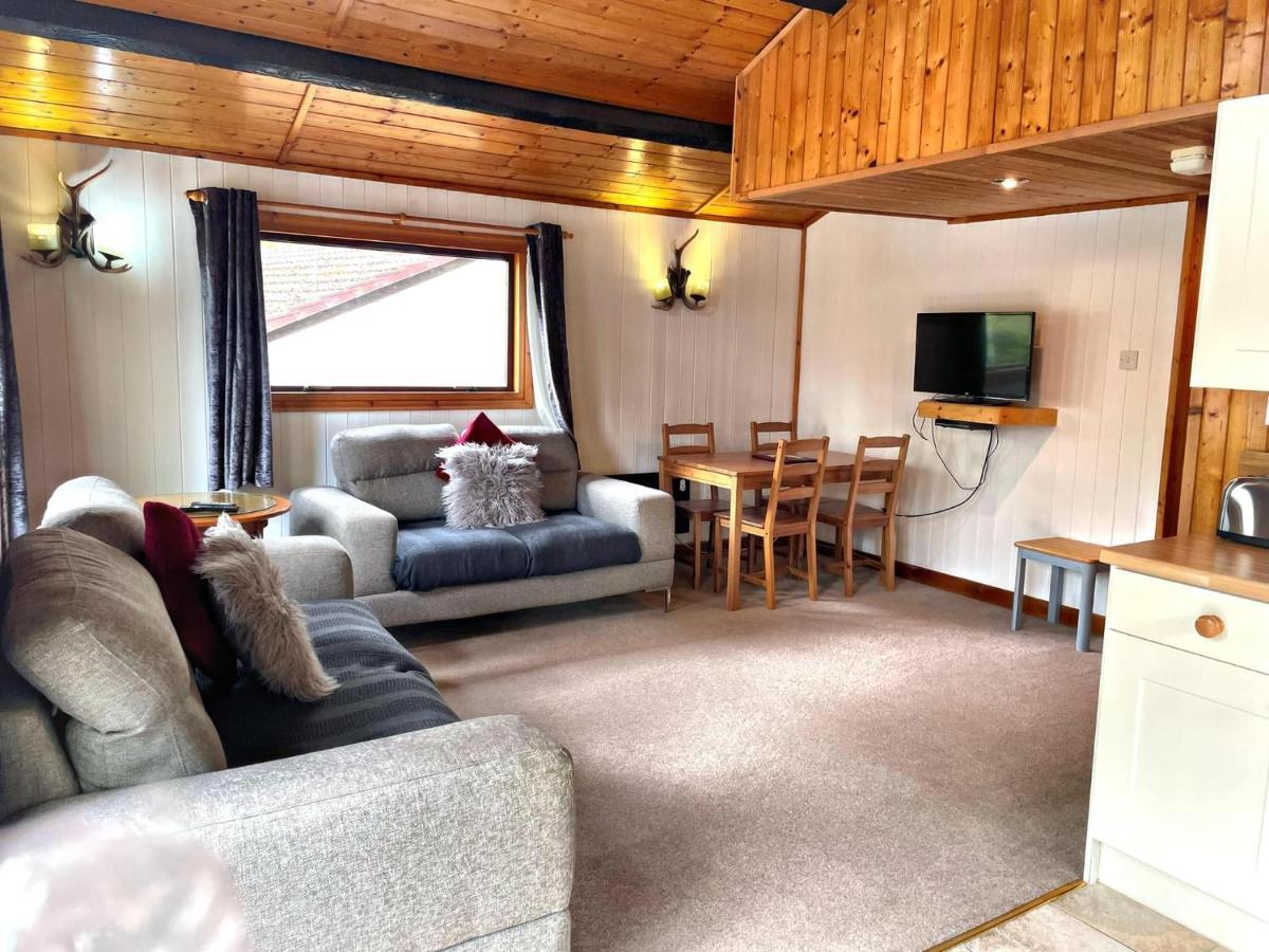 The Squirrel Lodge - Hot Tub - Pet Friendly - Pembrokeshire-Tenby Carmarthen Exteriér fotografie